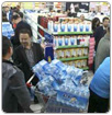 Chinos agotan agua embotellada por miedo a contaminación