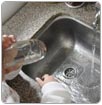 El PP pide no subir el agua mientras no está garantizada su calidad