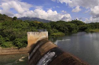 Indígenas cortan agua a 500 mil habitantes del sur de Veracruz