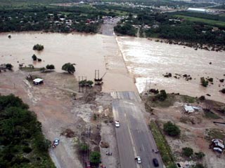 Inversiones en obras hidráulicas en Veracruz prueban su eficacia: Fidel Herrera Beltrán