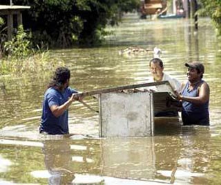 Alerta máxima; esperan golpe de agua en Coatza