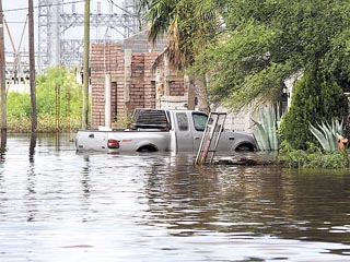 Se desborda río Bravo por lluvias