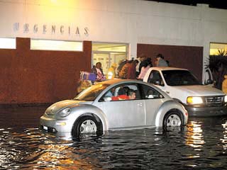 Cierran 3 carreteras en NL por las lluvias