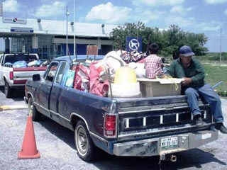 Regresan a Anáhuac pese a nivel del agua