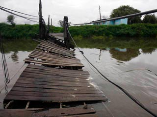El río Lerma está hasta el límite