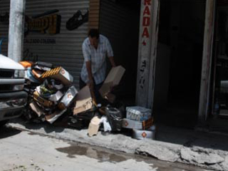 Lluvia atípica afecta el comercio en Zona Piel