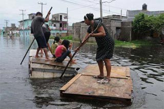 Desalojan en Tabasco a 5 mil 200 personas por las inundaciones