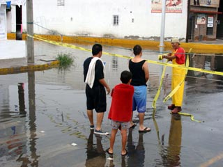 “La gran cantidad de agua rebasa al Ayuntamiento”