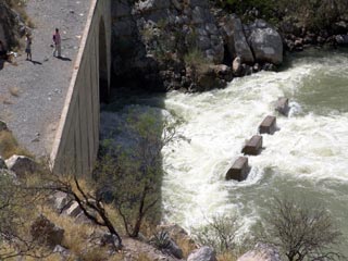 La CNA vierte más agua al río Nazas