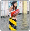 Aguacero mantiene 60% de Manila bajo agua