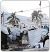 Haitianas dan su cuerpo por agua