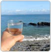 Vuelven potable el agua de mar a menor costo