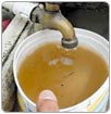 Recibían agua sucia y maloliente, dejaron de pagarla