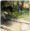 Dormitan en pozos para alcanzar agua