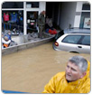 Miles huyen de las inundaciones en los Balcanes
